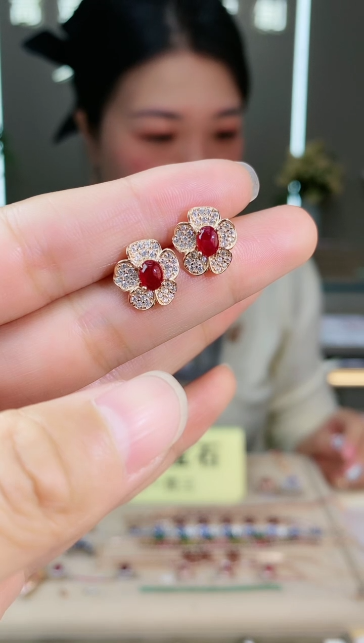 【闪购商品】红宝石耳饰银S925镶嵌耳饰