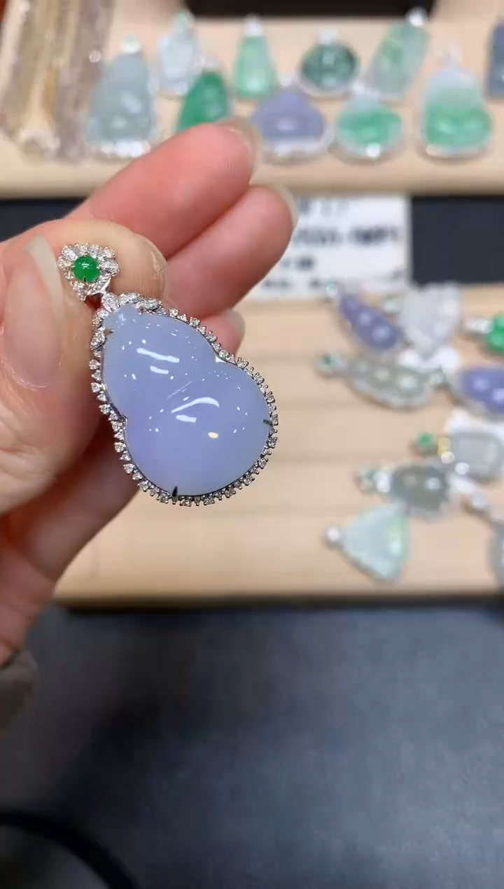 【闪购商品】翡翠颈饰18K金镶嵌葫芦【无服务费