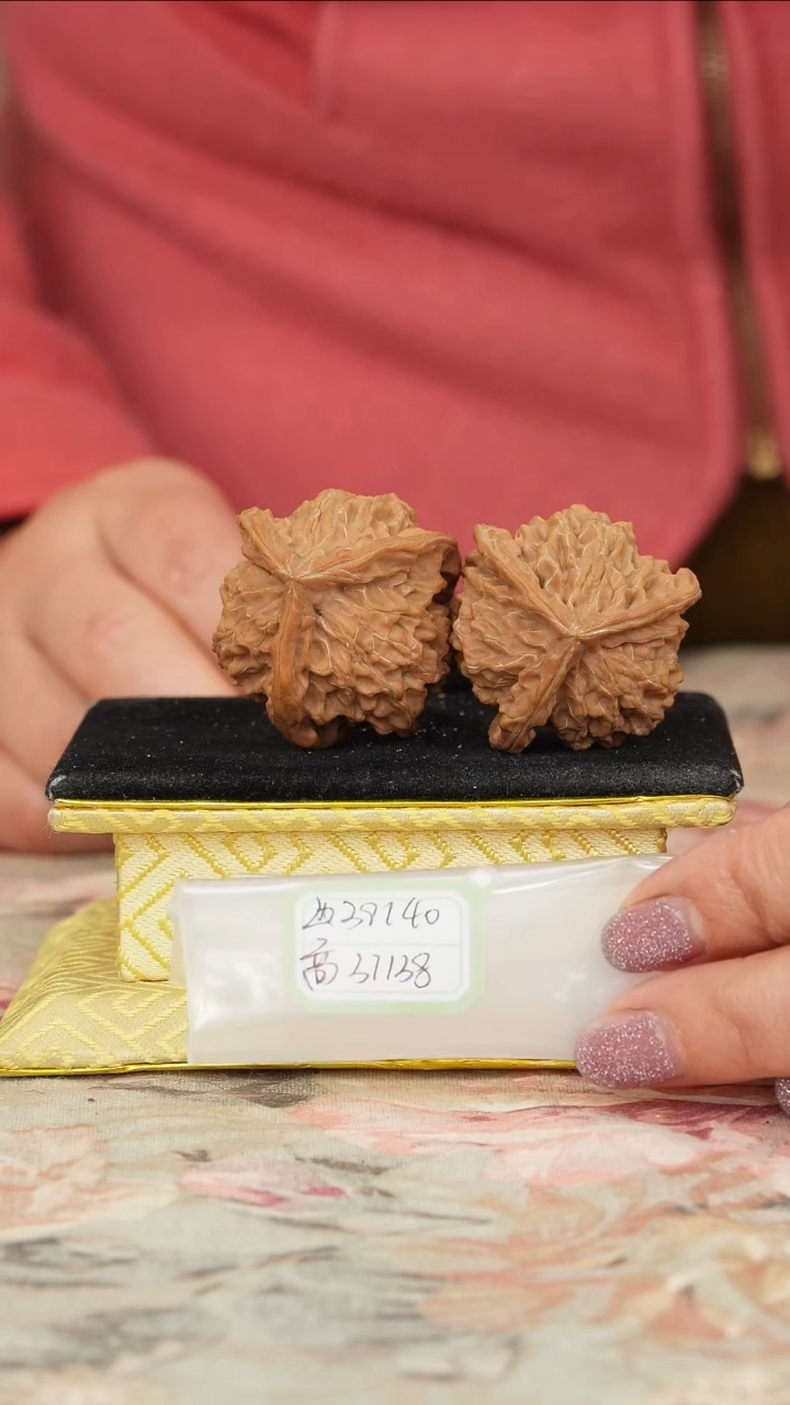 【闪购商品】文玩核桃把件盘山三棱