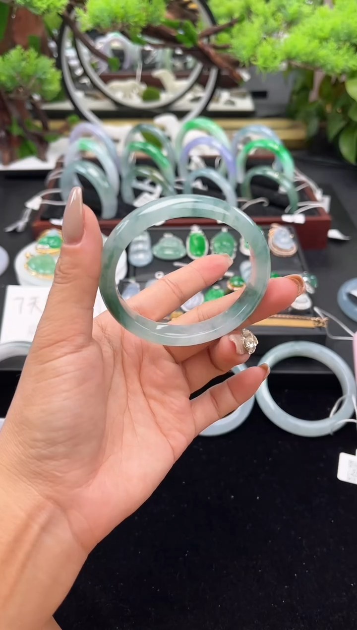 未镶嵌手镯翡翠手镯