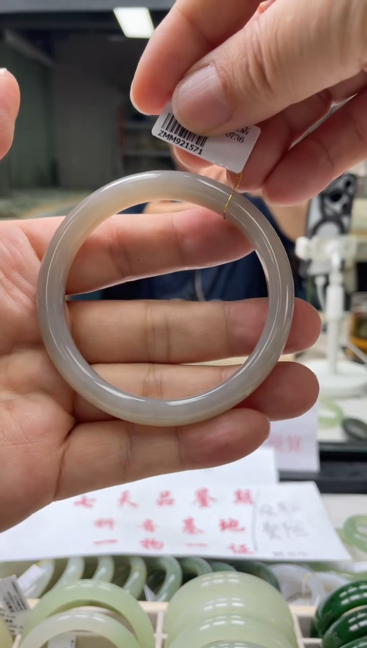 【闪购商品】和田玉手镯未镶嵌编码 1571圈口59-60