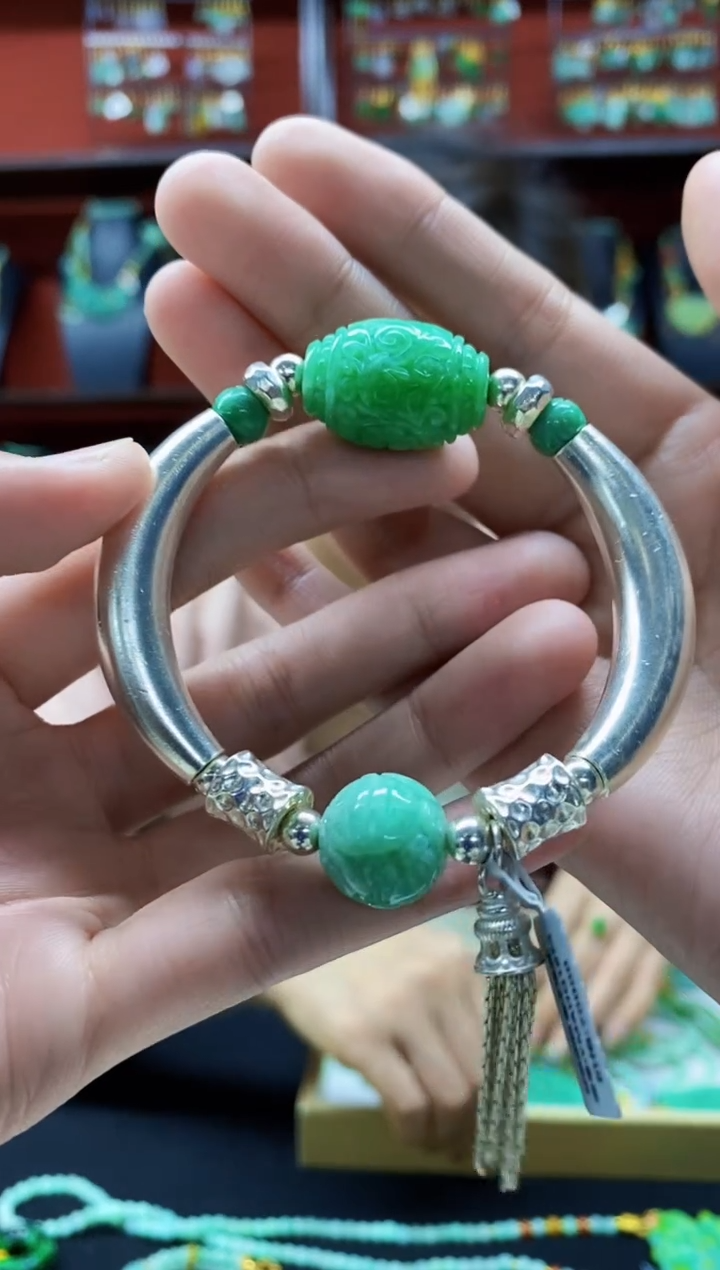 颈饰未镶嵌翡翠翡翠手牌