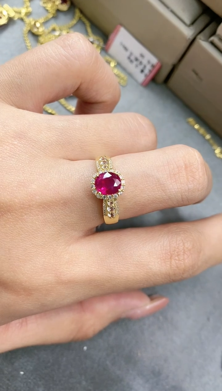 戒指18K金镶嵌红宝石·