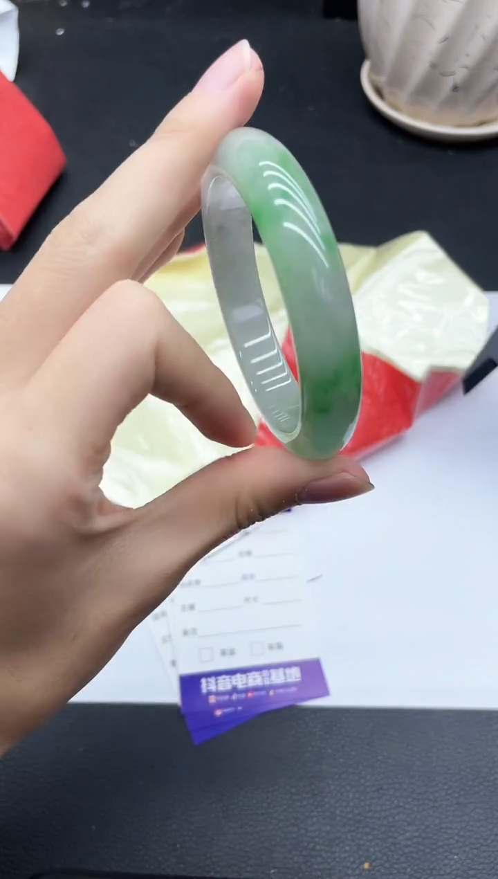 时尚冰透精品美人镯A26