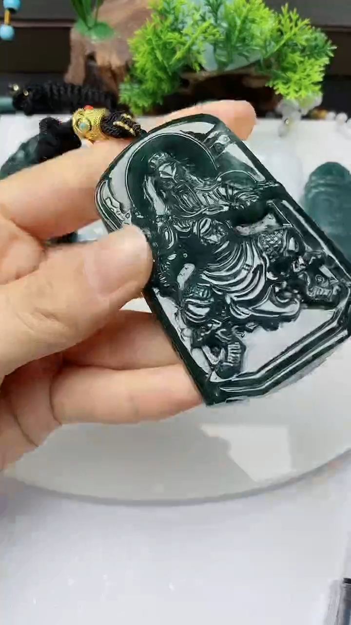 【闪购商品】翡翠颈饰未镶嵌          