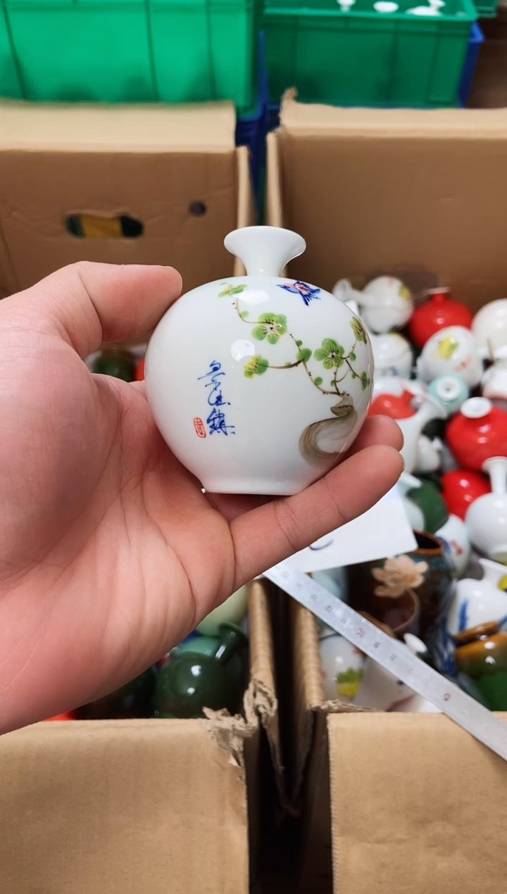 摆件12.20晚微瑕小花瓶摆件（介意慎拍）