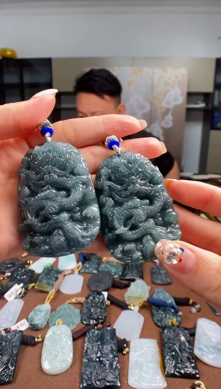 颈饰未镶嵌翡翠  多样性发其一