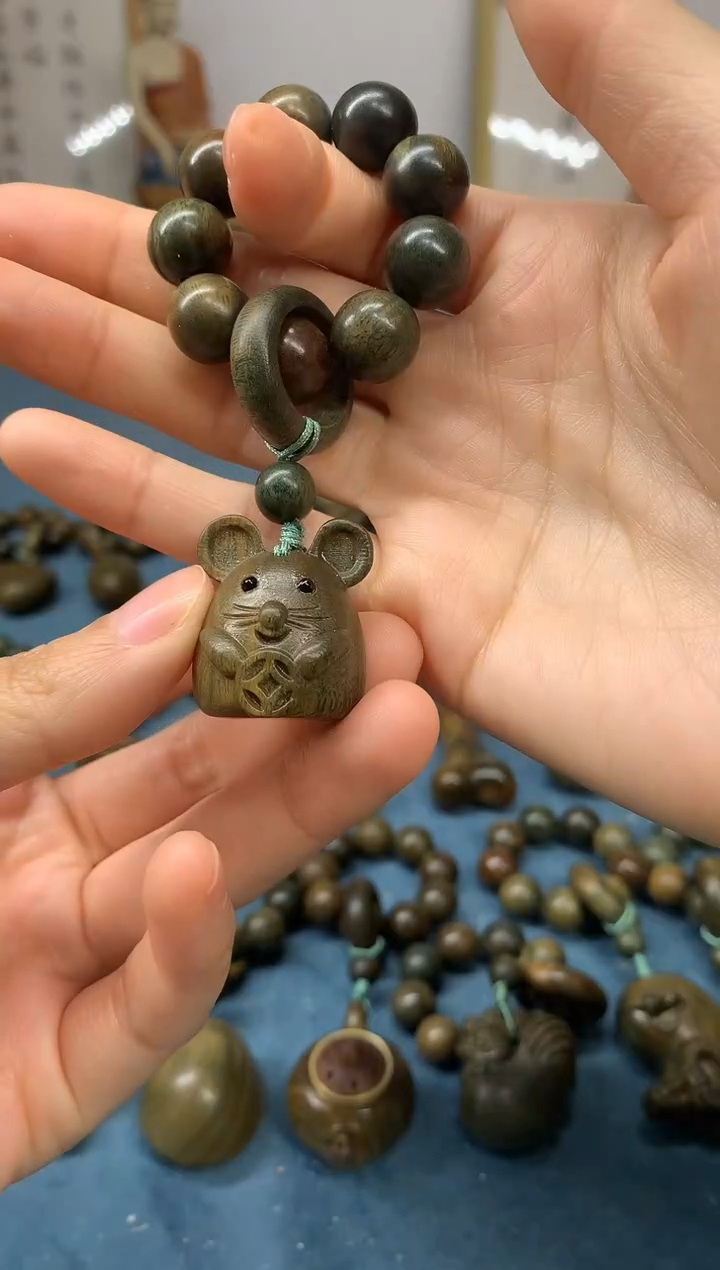 【闪购商品】维腊木（绿檀）把件鼠来宝 盘玩件