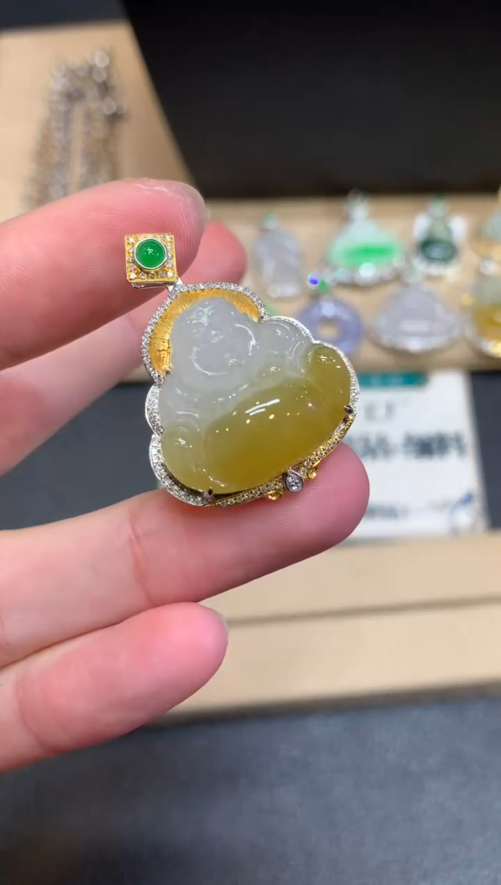 【闪购商品】翡翠颈饰18K金镶嵌佛公【无服务费】