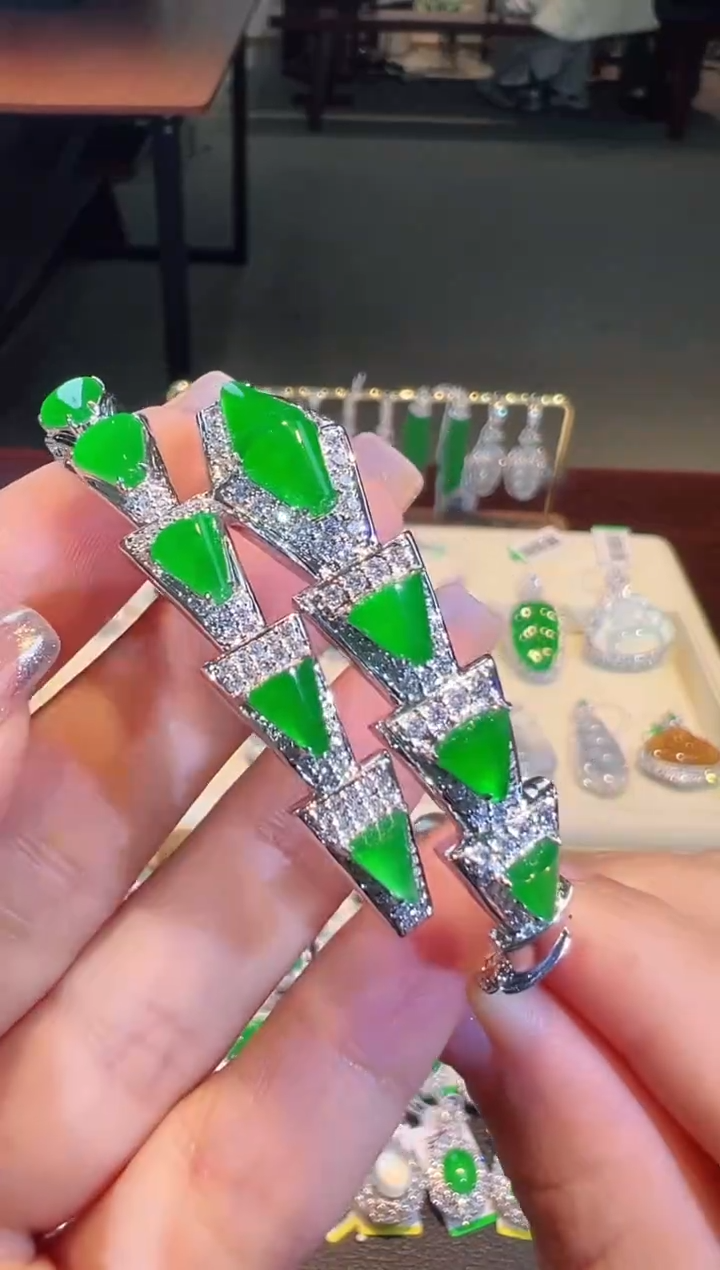 翡翠18K金镶嵌手镯翡翠