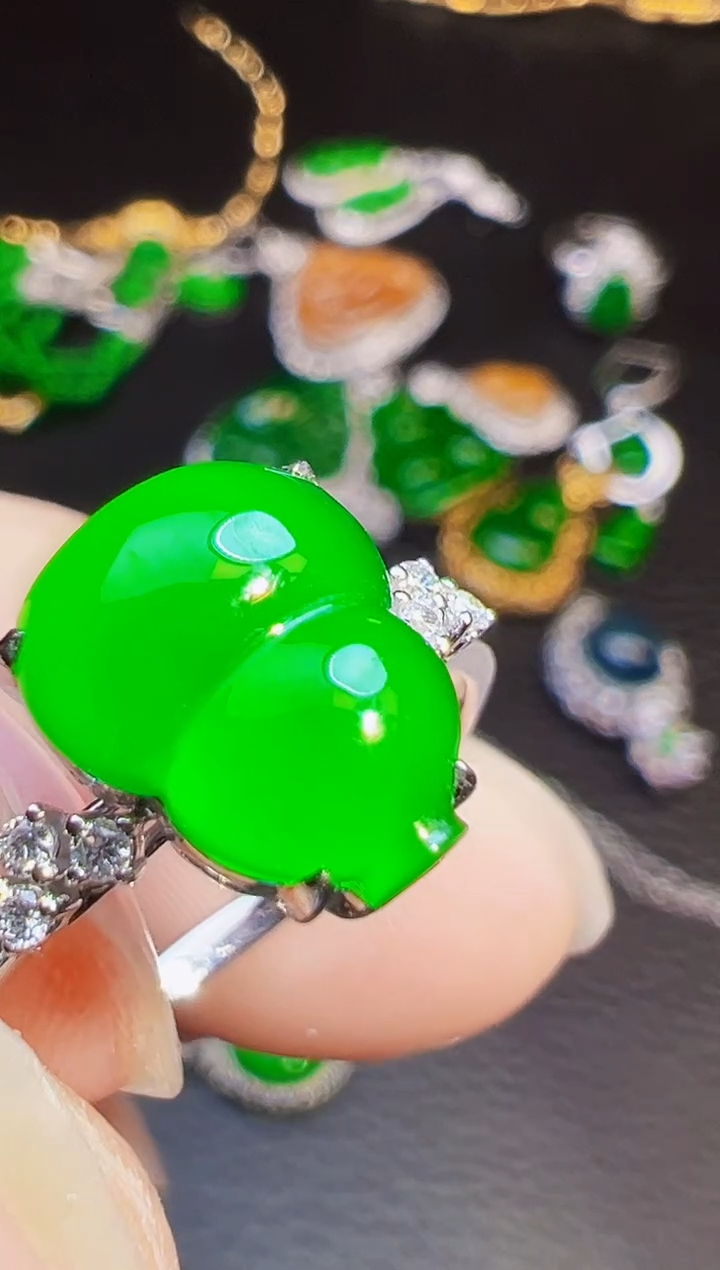 18K金镶嵌戒指翡翠香*翡翠