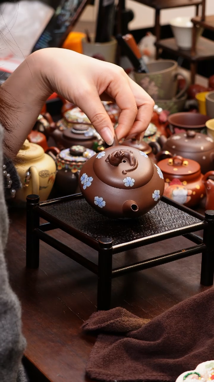 【闪购商品】原矿紫砂手工杯子朱妮