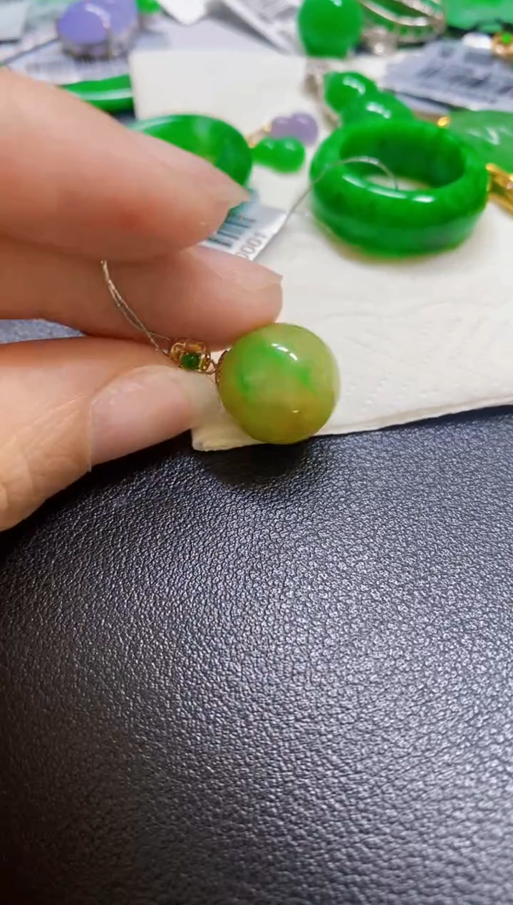 颈饰18K金镶嵌翡翠珠子