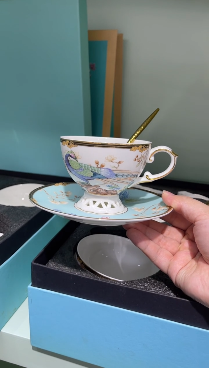 45%以上骨粉骨瓷咖啡杯碟配金勺