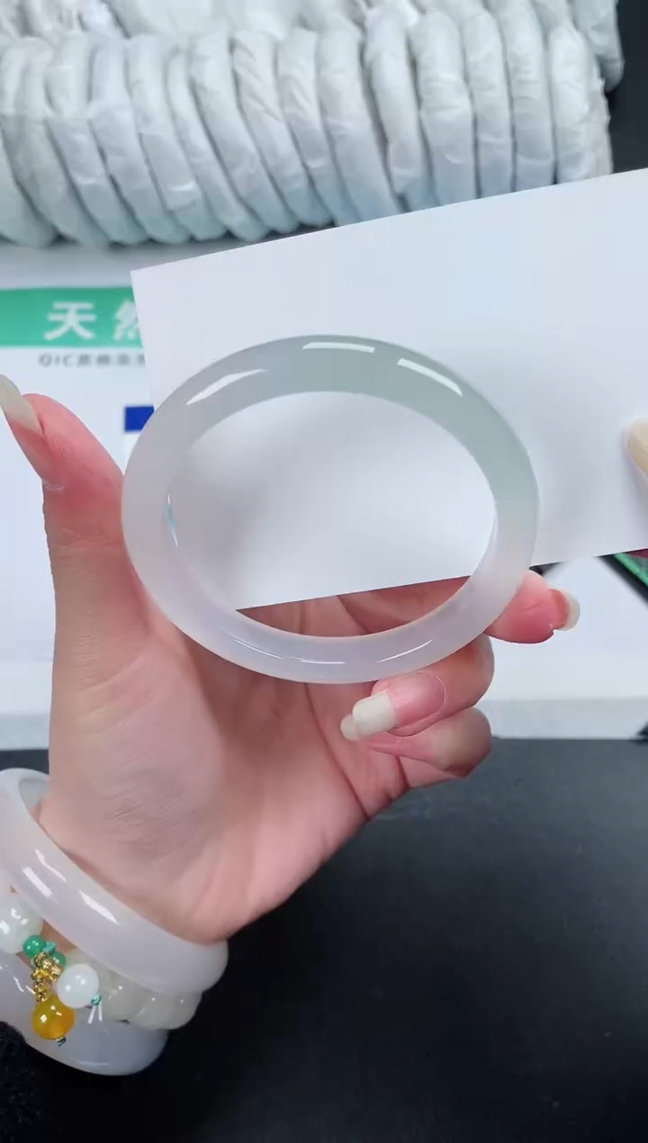 【闪购商品】石英质玉手镯未镶嵌396-58.3