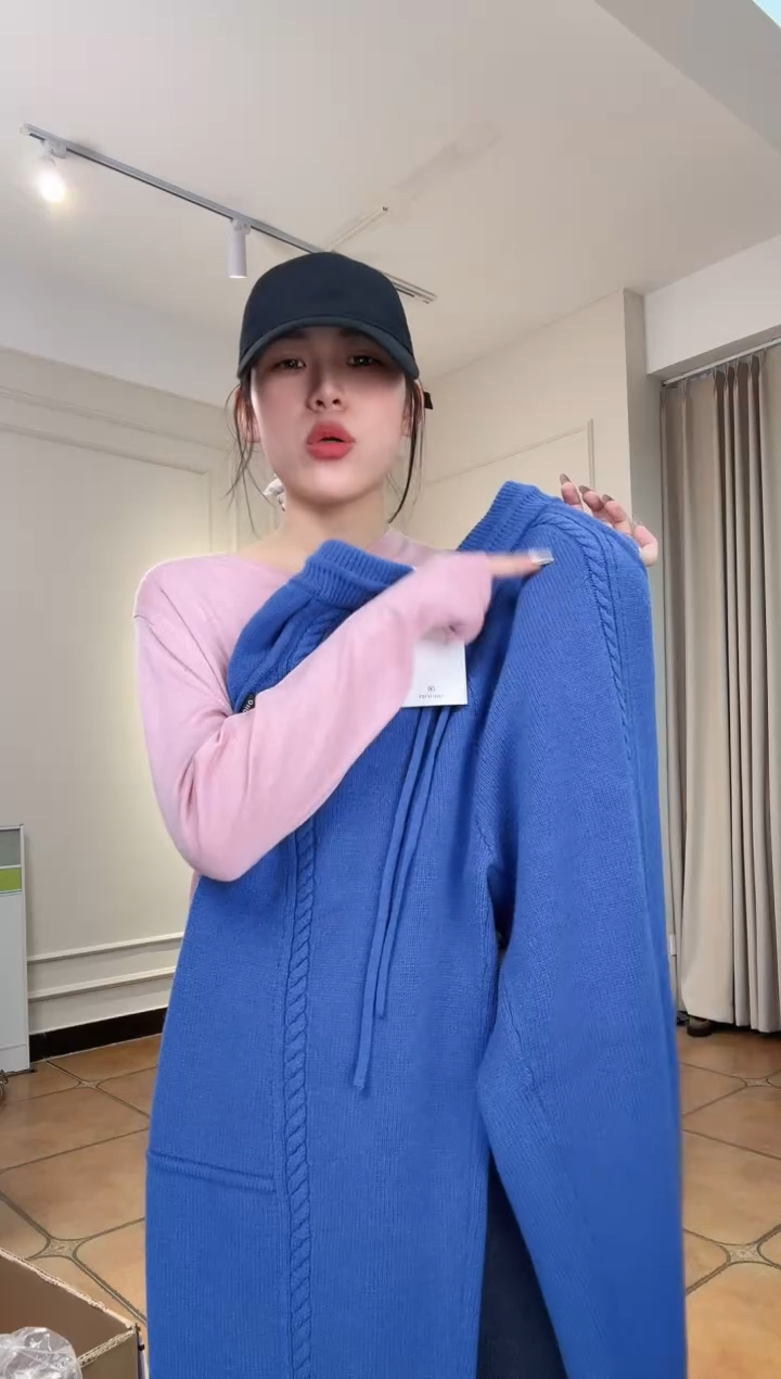 小****上设计师品牌蓝色针织长裤