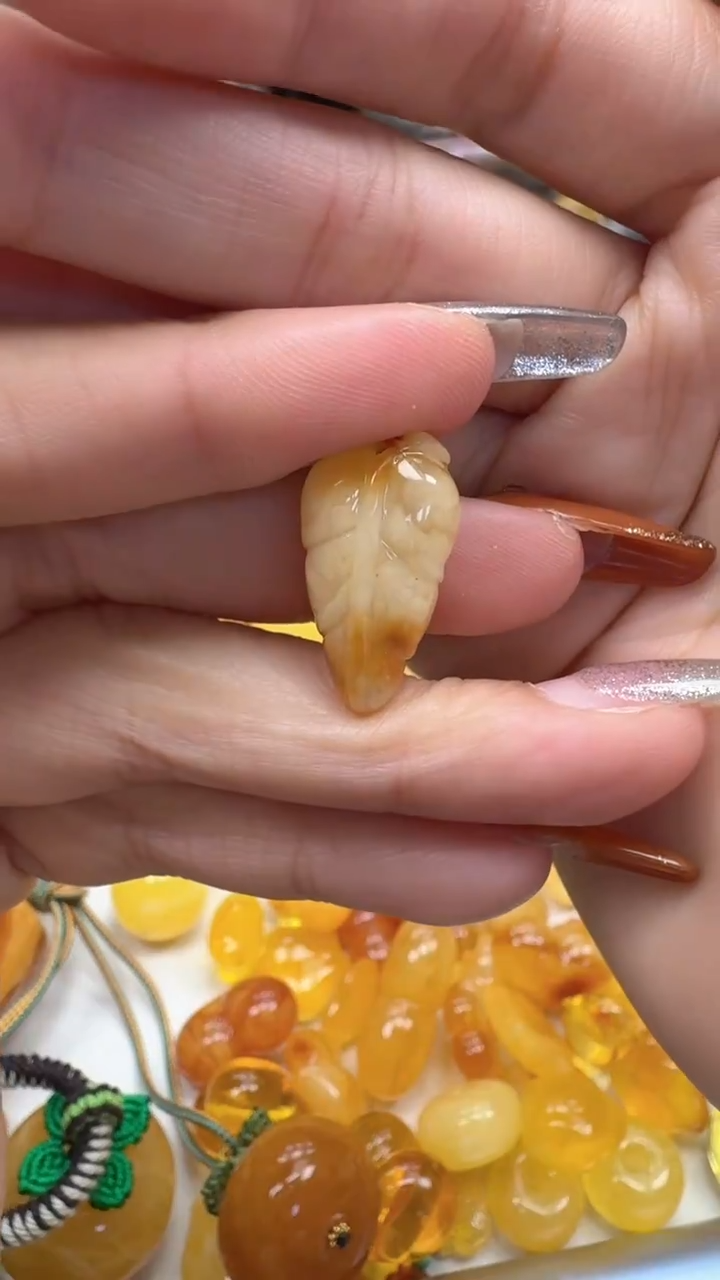 裸石琥珀未镶嵌如图