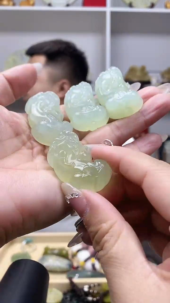 未镶嵌岫玉吊坠 多样性发其中之一