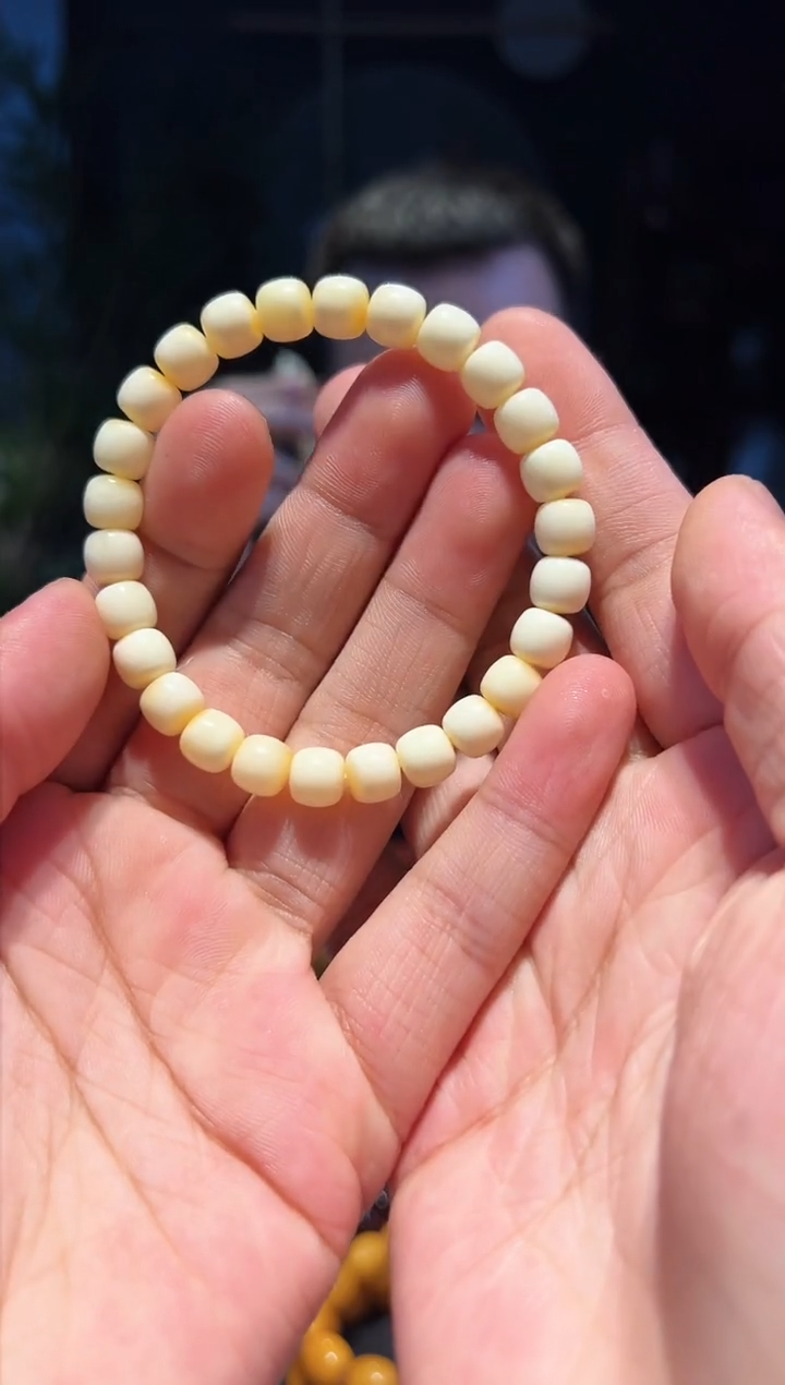 【闪购商品】蜜蜡手串未镶嵌8+(瓷白蜡)