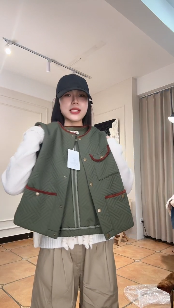 （设计师品牌）OII双色太空压格棉马甲（0/1下单备注尺码）