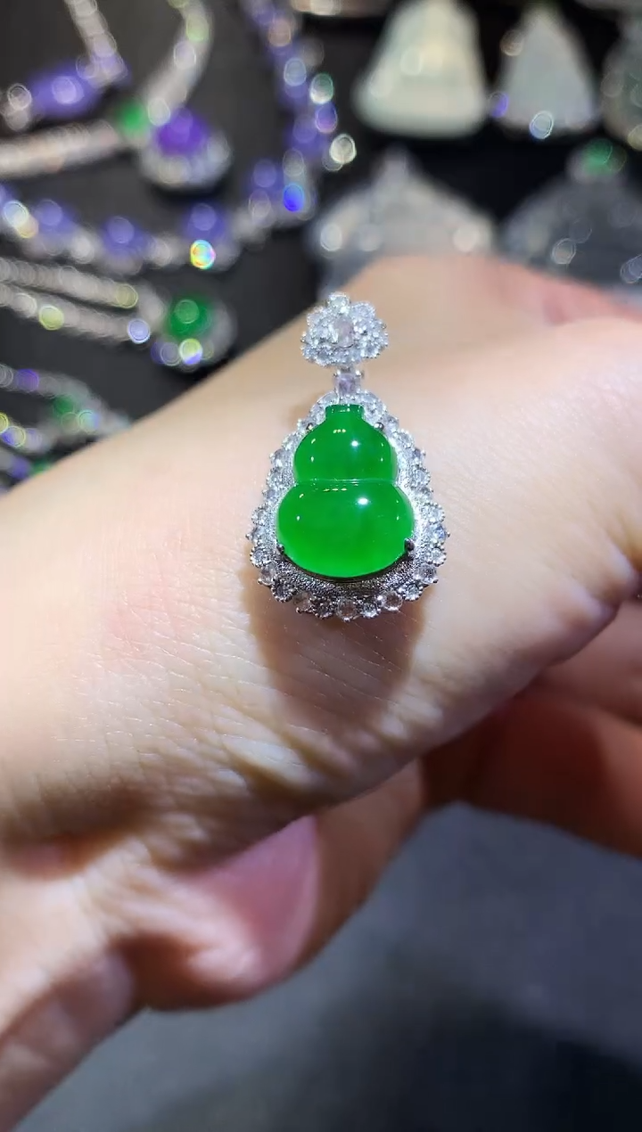 【闪购商品】翡翠吊坠(不含链)18K金镶嵌25-葫芦（多样性发货一件
