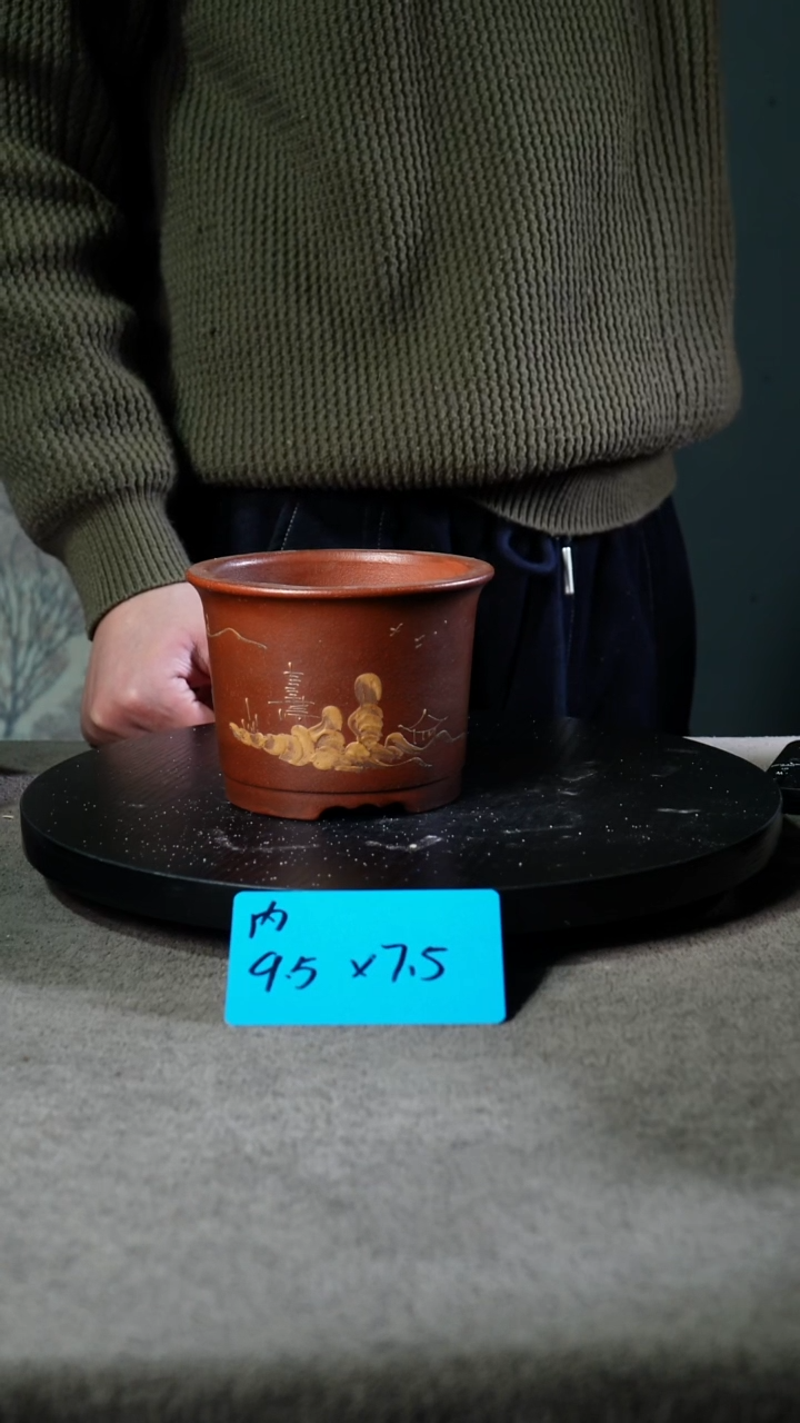 A宜兴紫砂小花盆