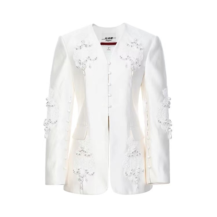 LeFame/拉飞姆LeFame25春维多利亚装饰收腰缎面西装LF25C51SC012