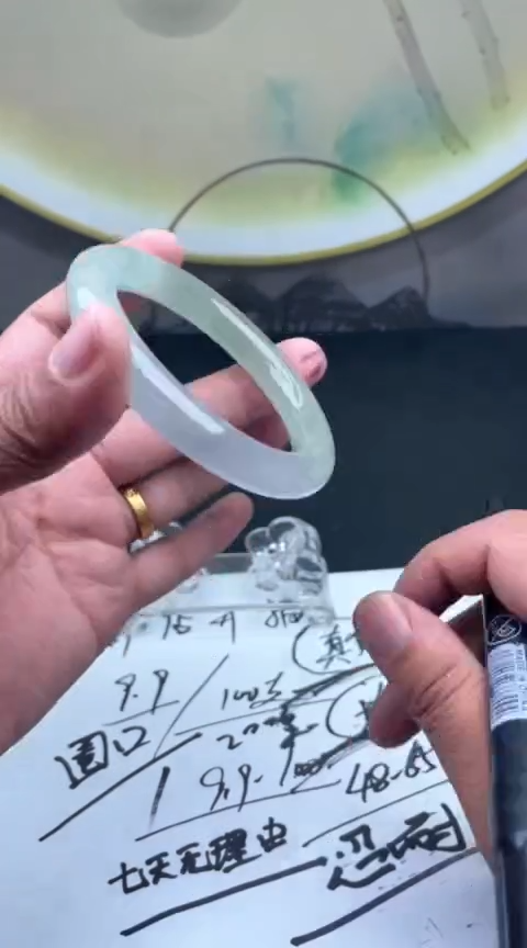 下单就是图片的手镯，放心冲！A346