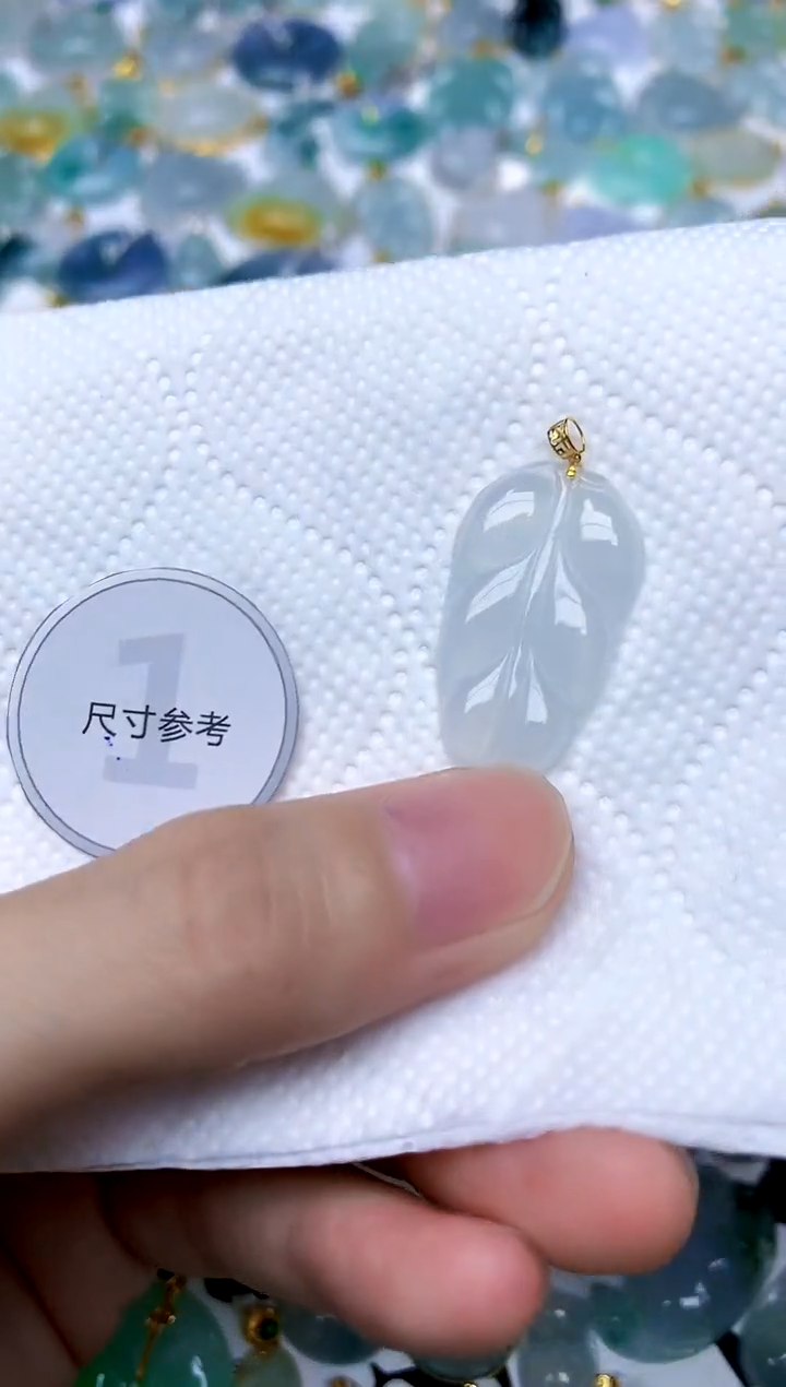 颈饰18K金镶嵌翡翠天然A货翡翠