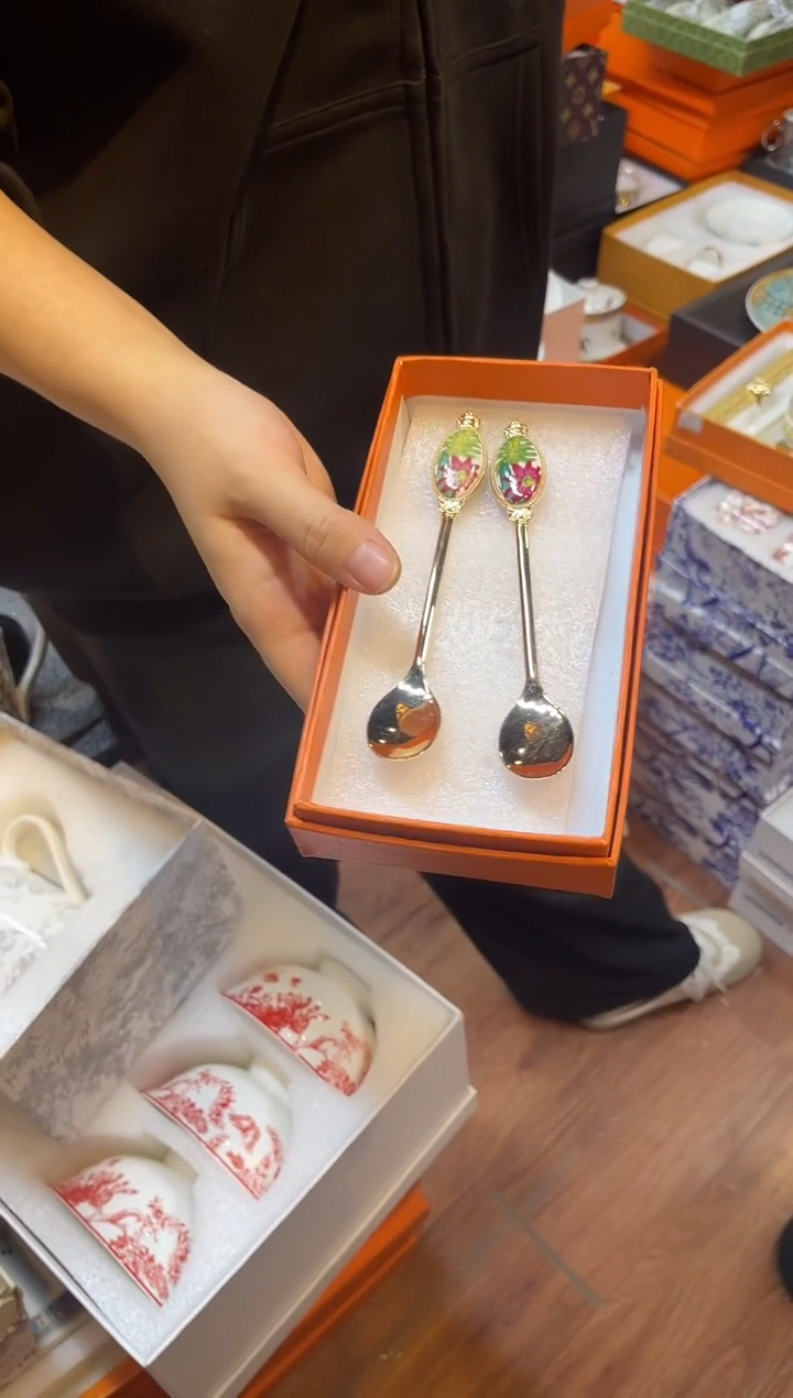 杯鸿辉家品牌瓷器，京东包邮！