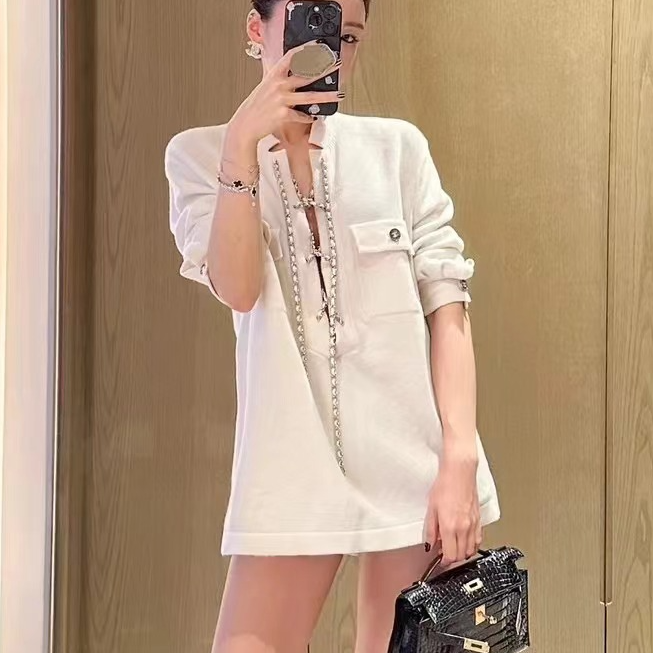 99新 Chanel/香奈儿  38码23P米白色皮穿链长袖羊绒毛衣