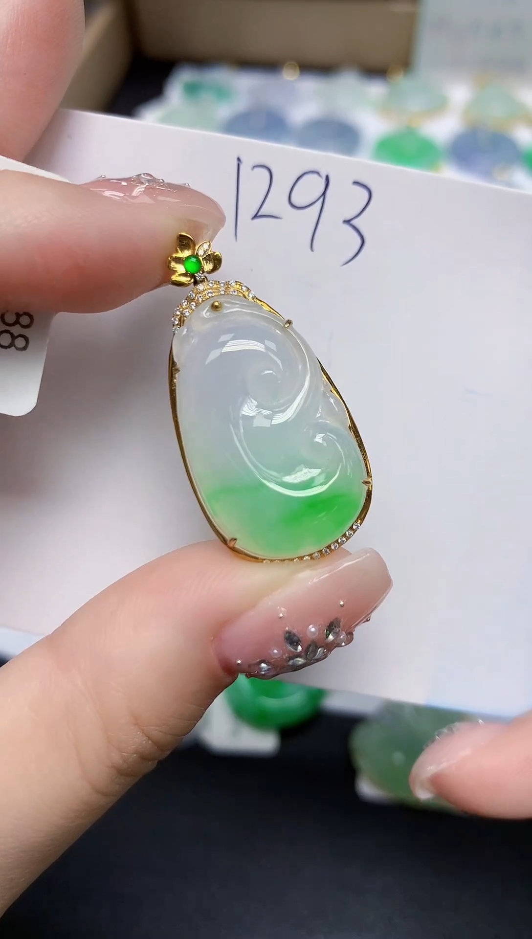 颈饰18K金镶嵌翡翠天然缅甸翡翠A货翡翠百元以上9元证书费自理