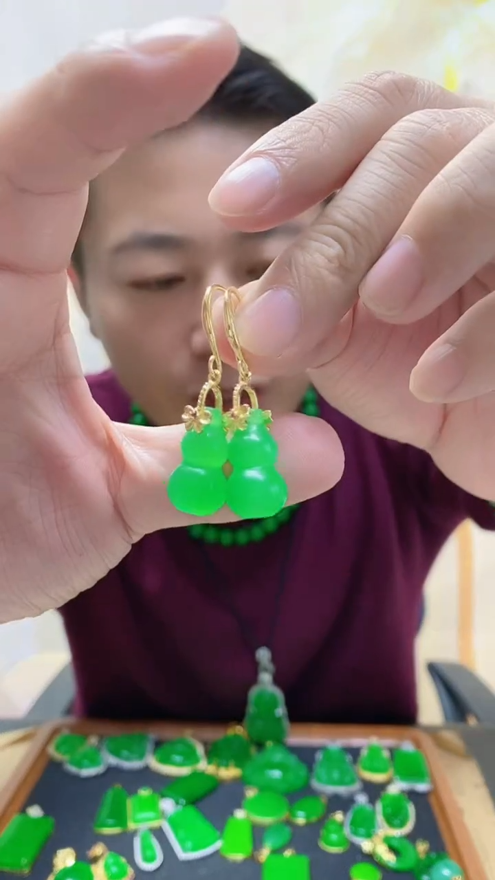 14K金镶嵌翡翠耳饰翡翠耳钩