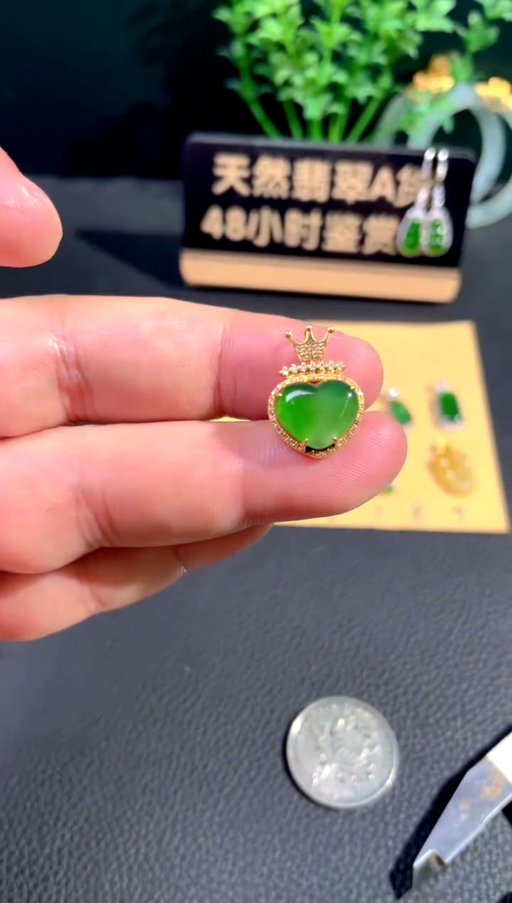 颈饰18K金镶嵌翡翠翡翠