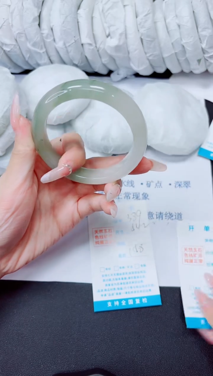 石英质玉手镯未镶嵌389/54.2