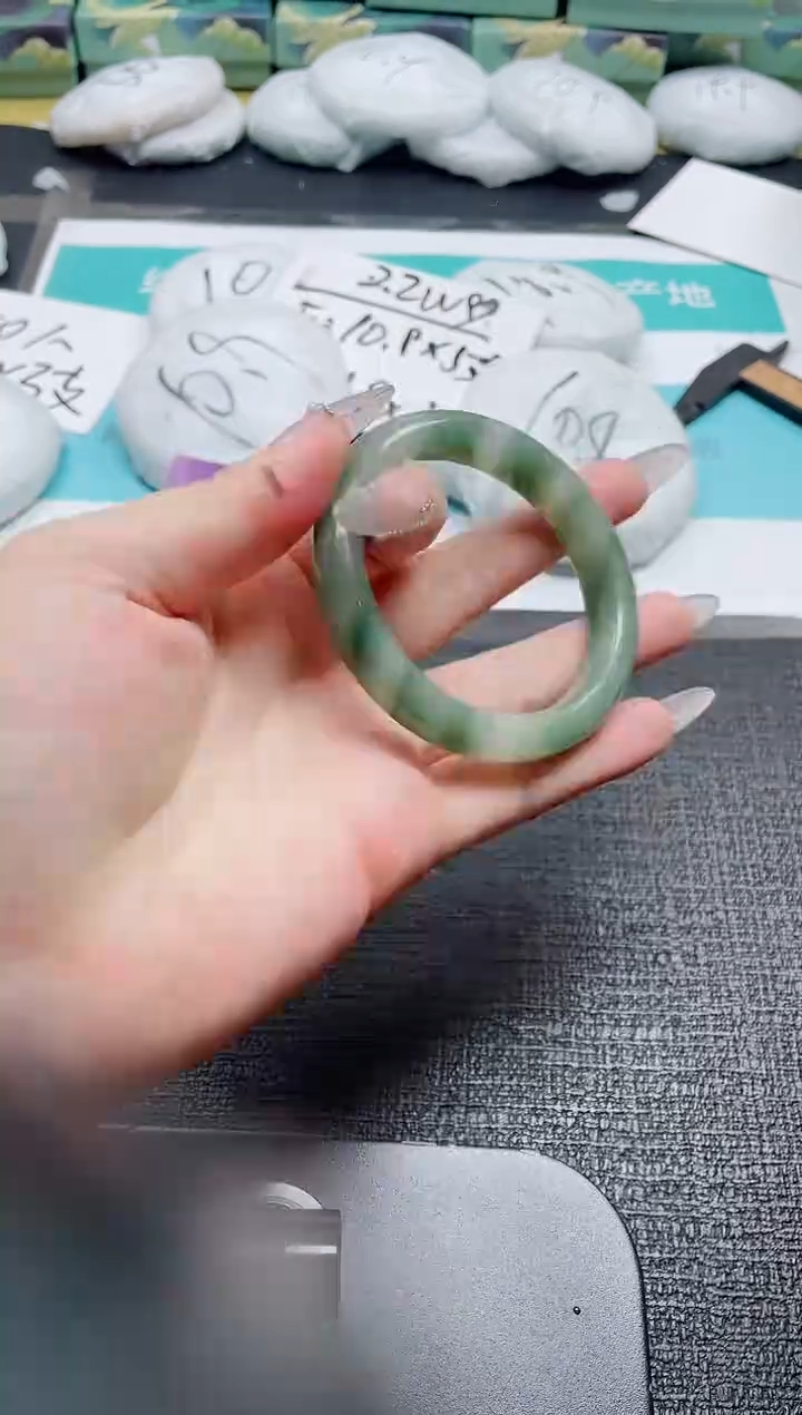 未镶嵌手镯石英质玉254-54