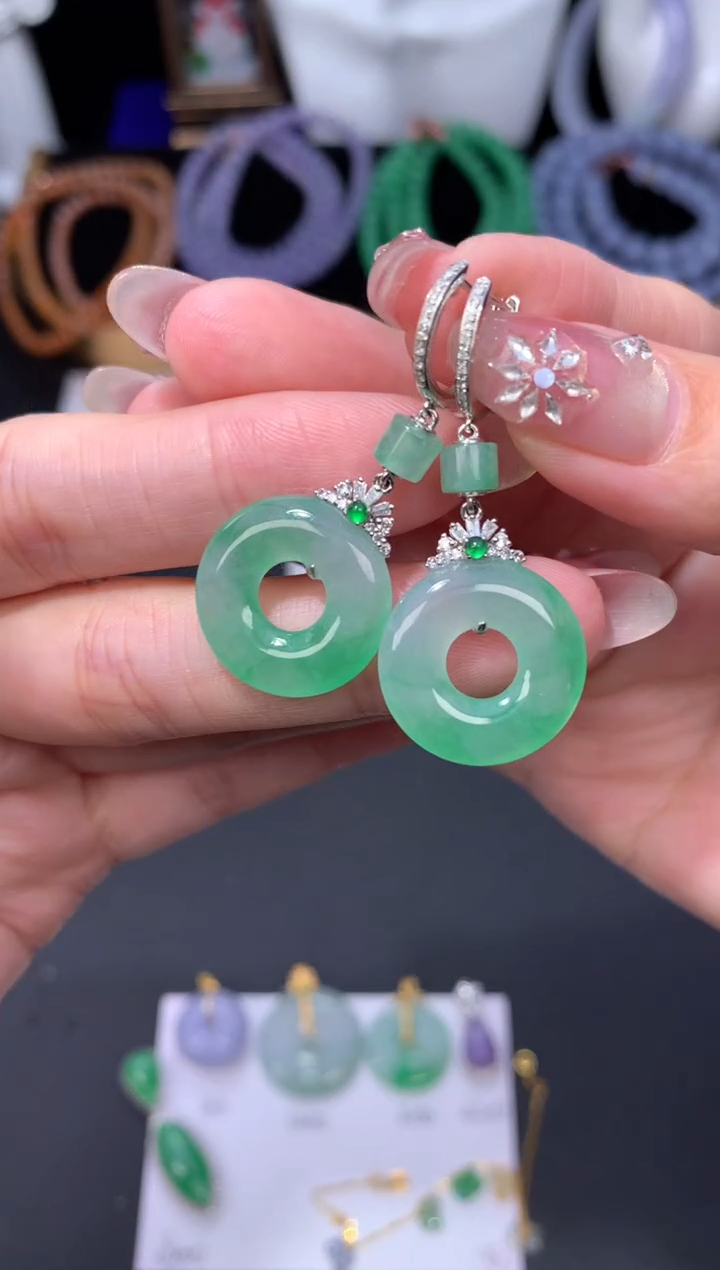 18K金镶嵌定制翡翠48小时鉴赏期 退货不扣服务费