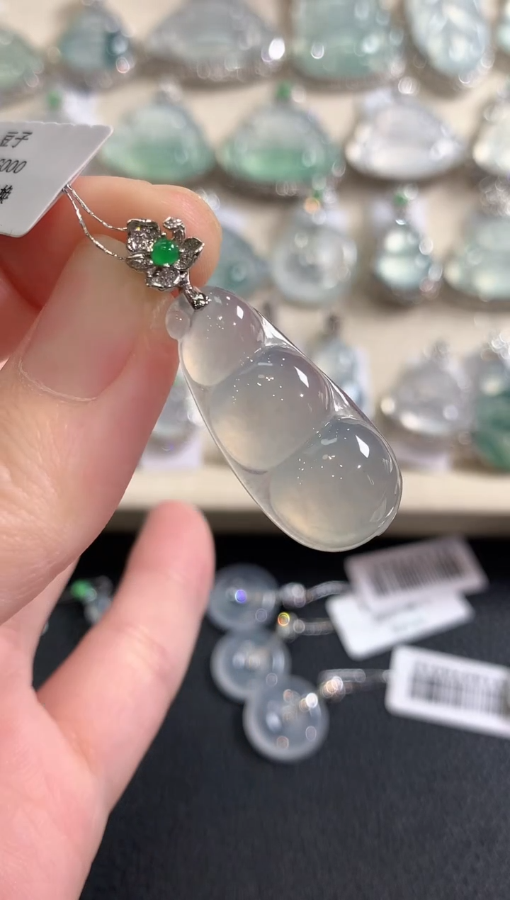 吊坠(不含链)18K金镶嵌翡翠冬日珠宝Q48