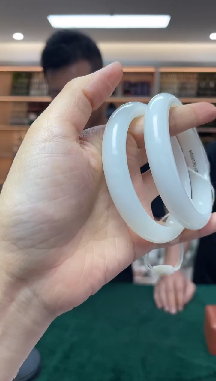 和田玉手镯未镶嵌下单备注圈口*54-60*多样性发一件