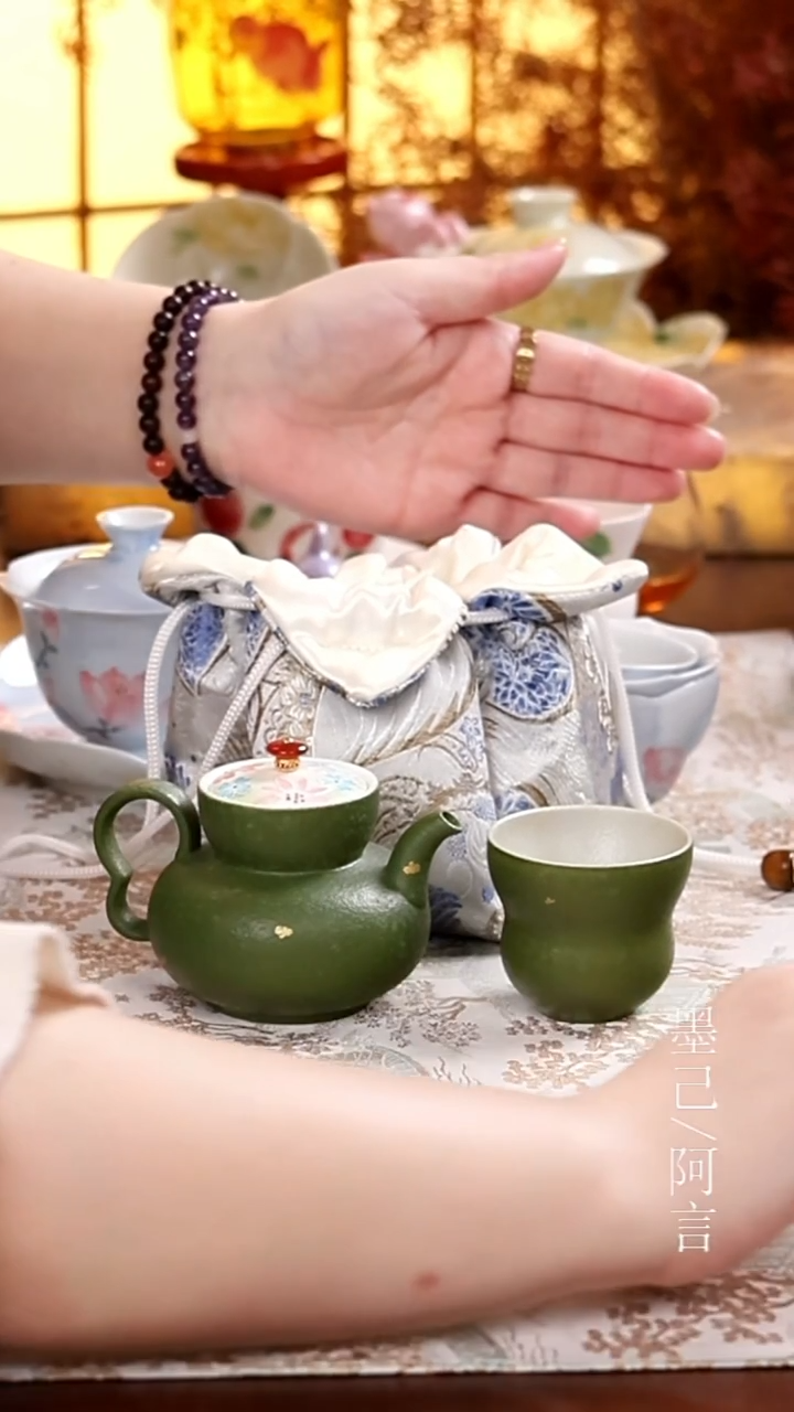 茶壶加茶杯*2 收纳袋         