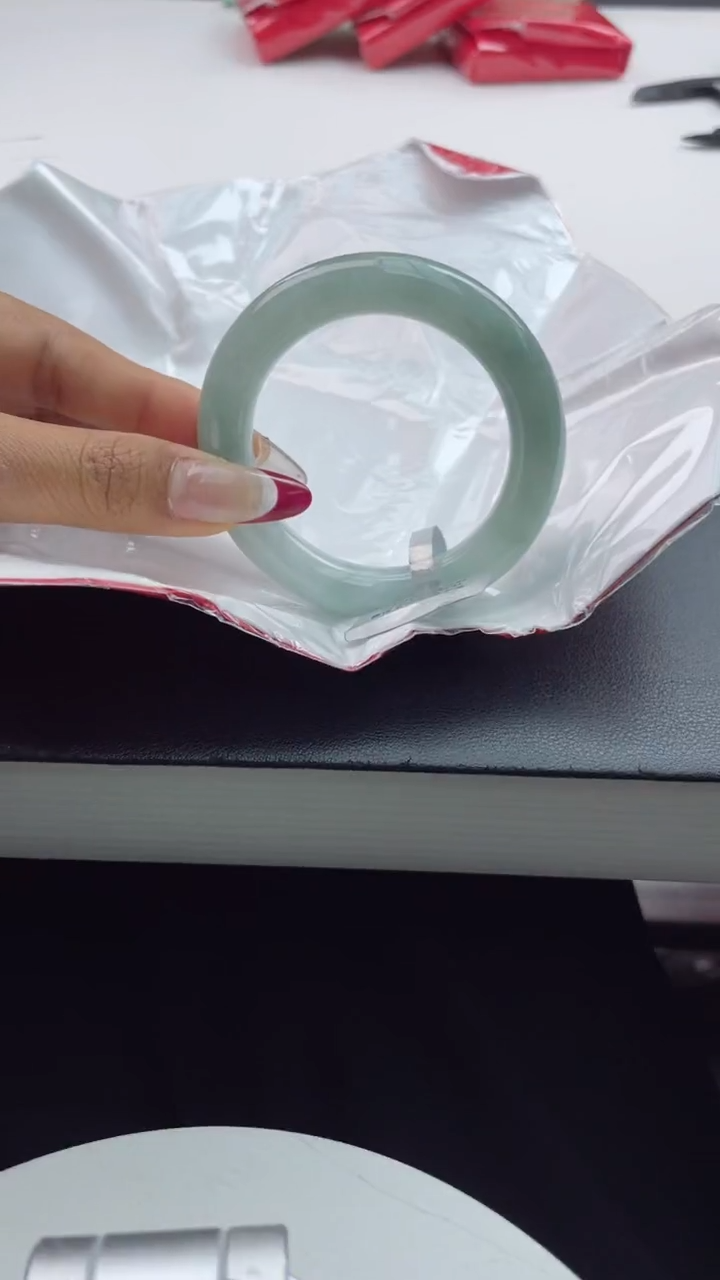 【闪购商品】翡翠手镯未镶嵌10翡翠手镯（微瑕）