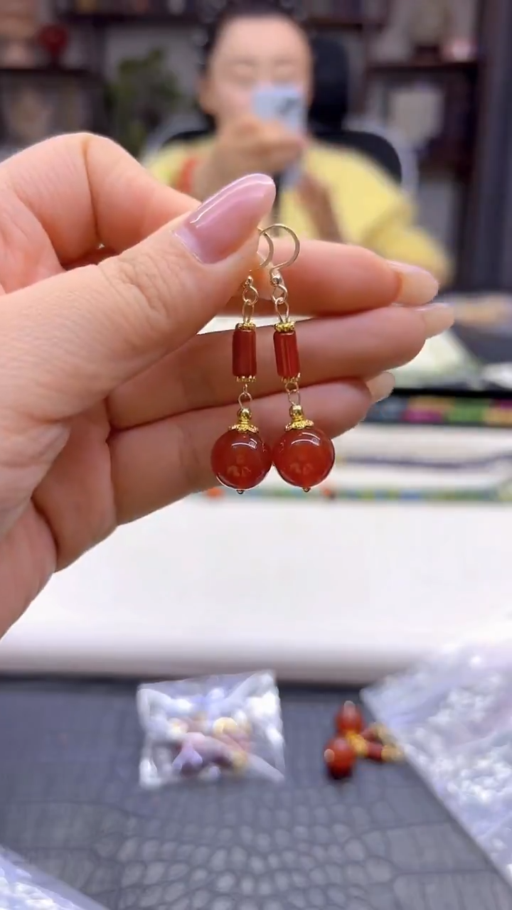 14K金镶嵌南红玛瑙耳饰E972