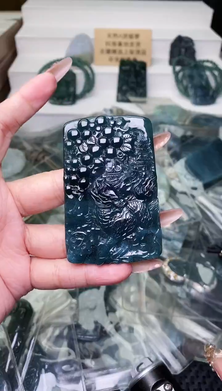 颈饰未镶嵌翡翠 