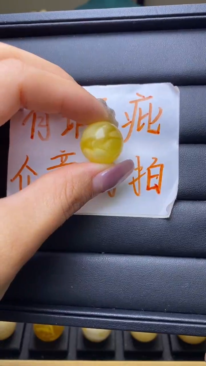 【闪购商品】琥珀裸石未镶嵌葵. 33