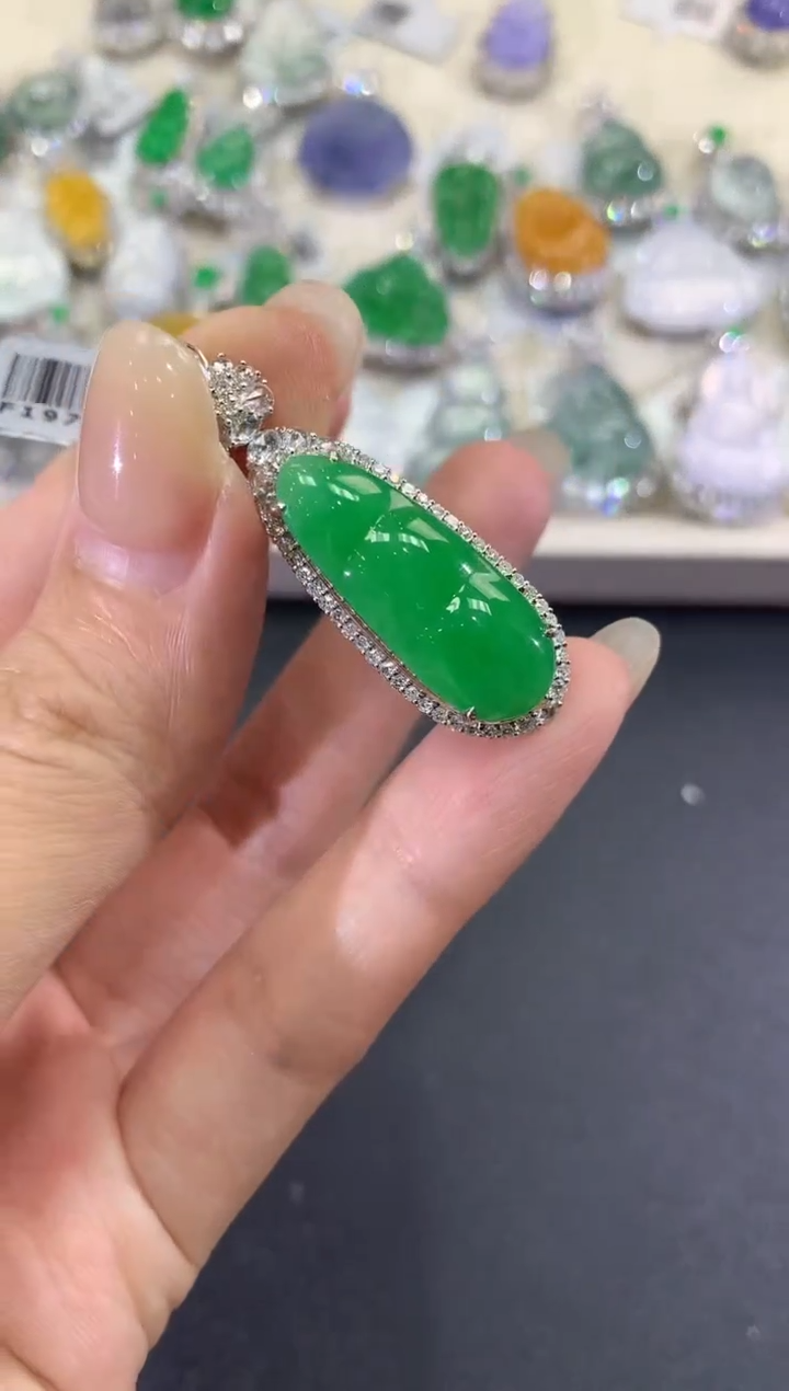 【闪购商品】翡翠吊坠(不含链)18K金镶嵌q197        