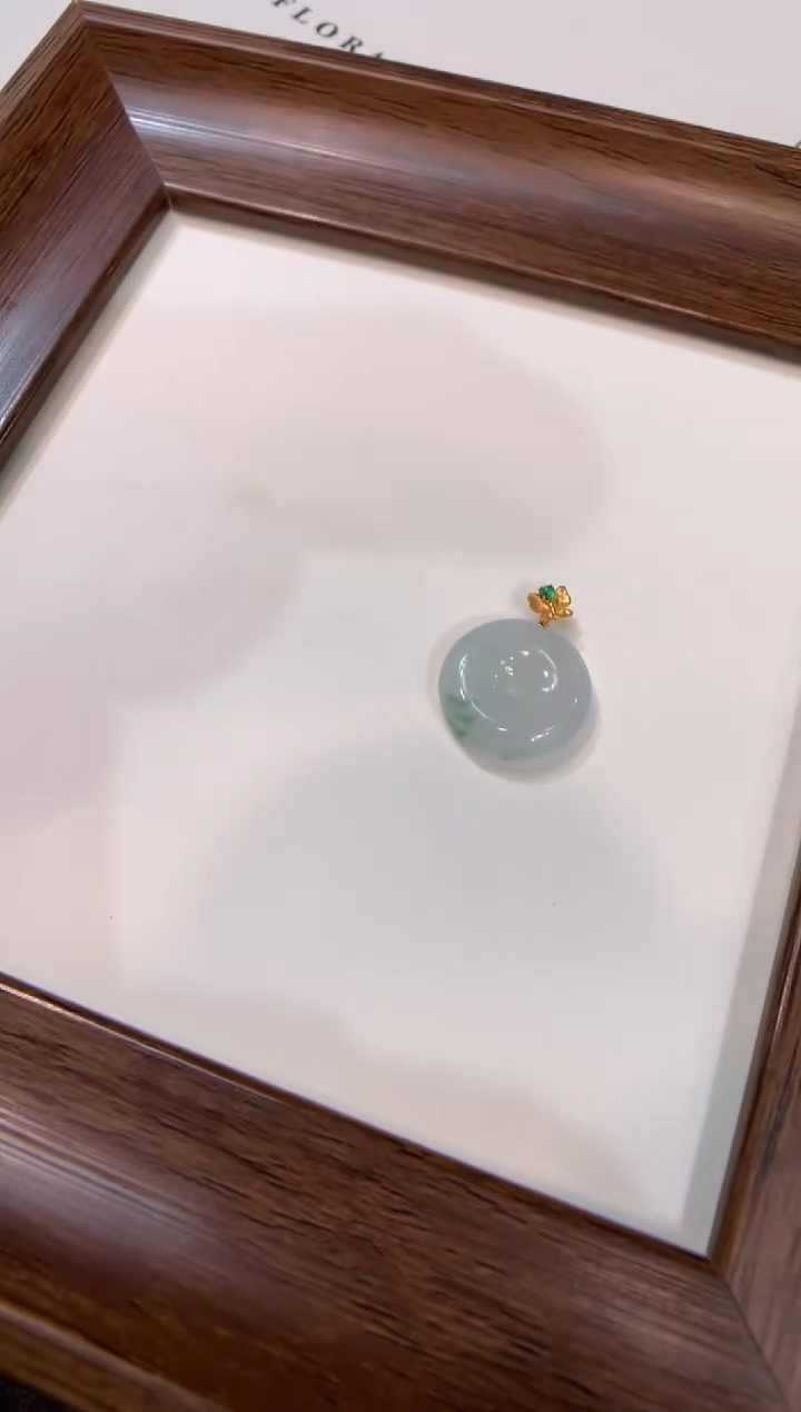颈饰18K金镶嵌翡翠平安扣
