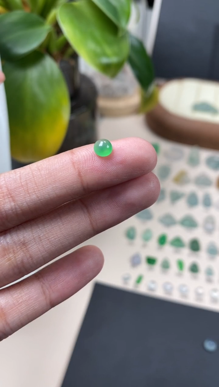 【闪购商品】翡翠颈饰未镶嵌翡翠冰果绿蛋面