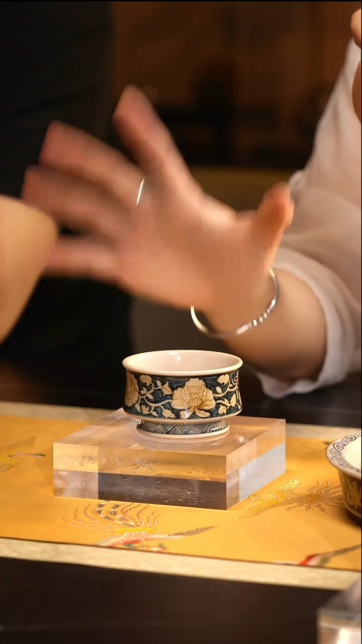 LQT立勤堂青花釉里金蓝金四象牡丹杯