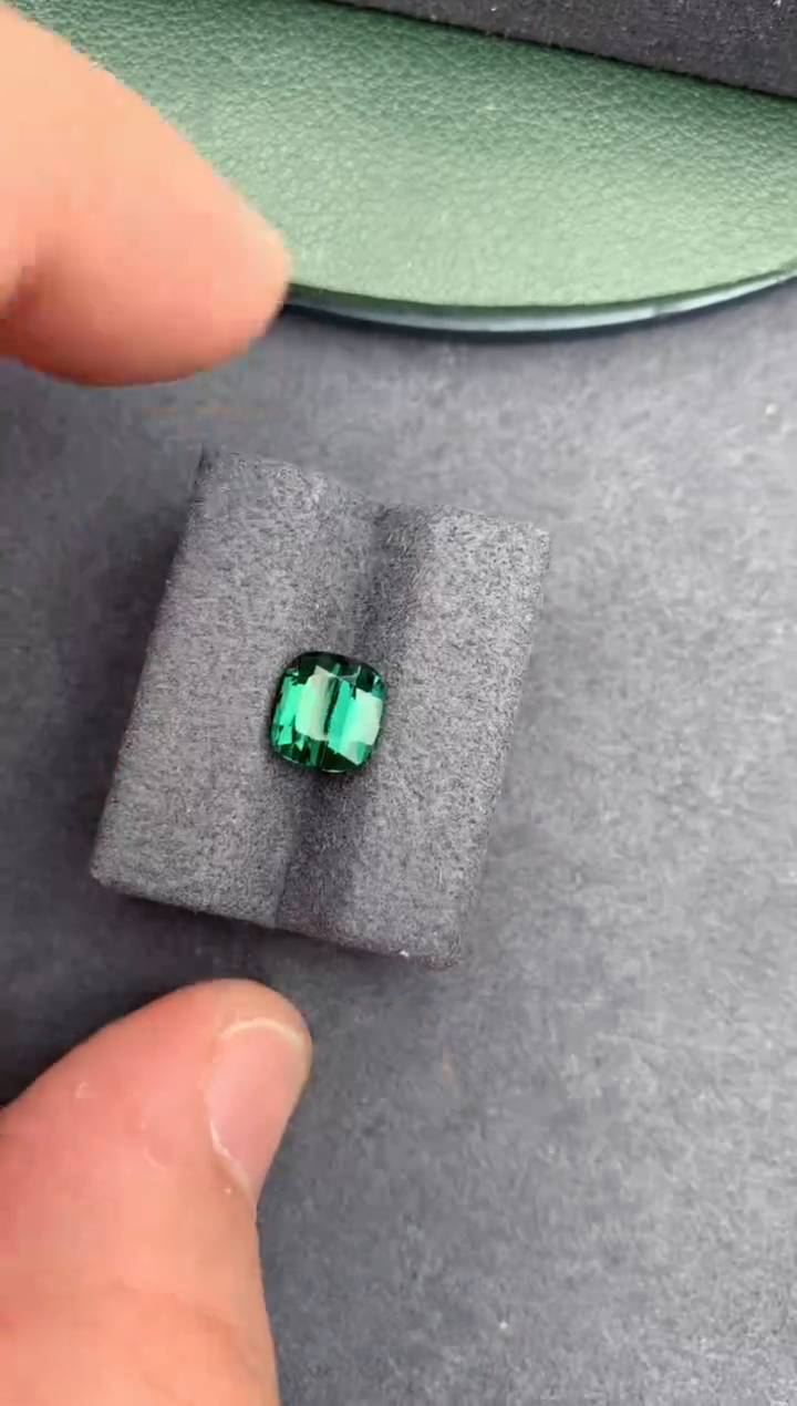 【闪购商品】碧玺裸石未镶嵌2ct 绿碧玺