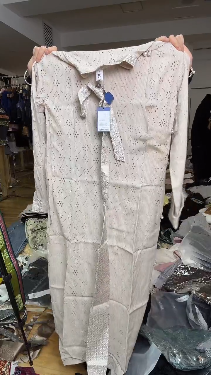 连衣裙       L码        110-120斤